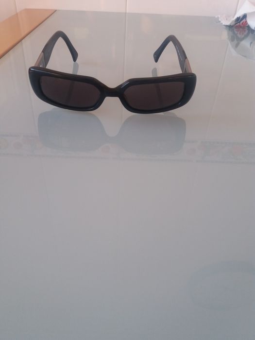 Óculos de sol de senhora pretos Guess