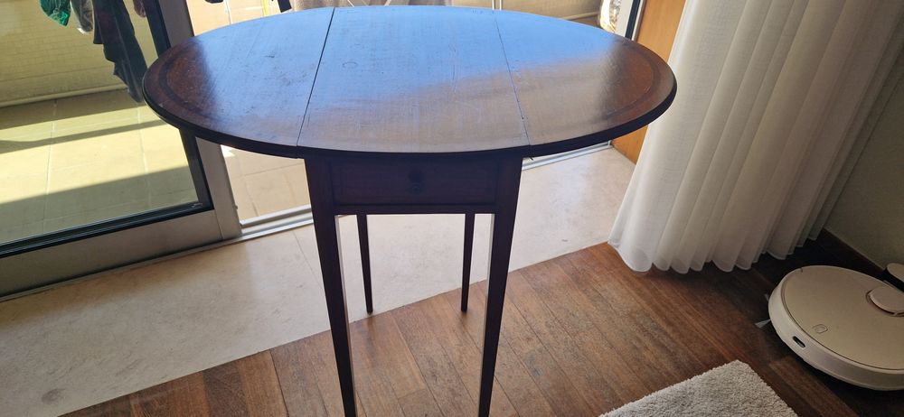 Mesa de Apoio / Pembroke Antiga – Estilo Hepplewhite