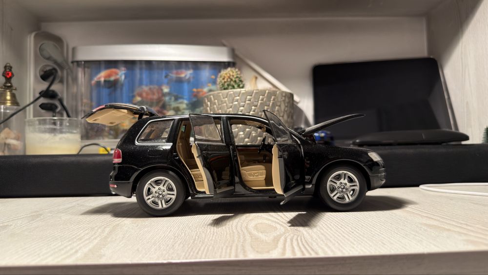 Model 1/18 Touareg v10tdi