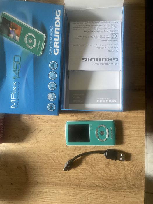 MP3-плеер Grundig Mpixx 1450 с объемом памяти 4 ГБ в бирюзовом цвете.