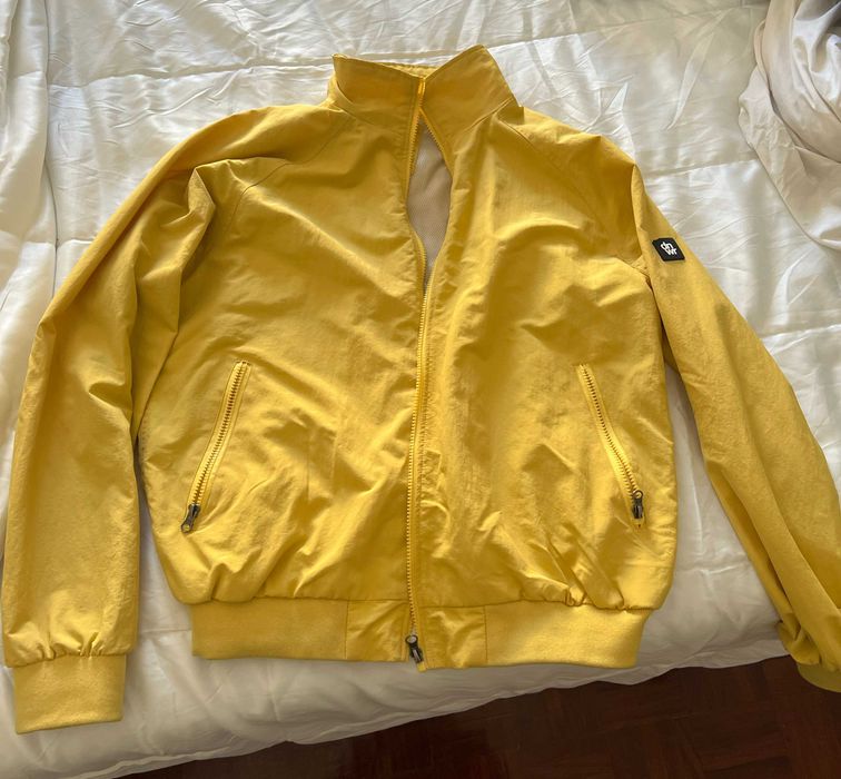 Casaco leve amarelo — ZARA — tamanho L