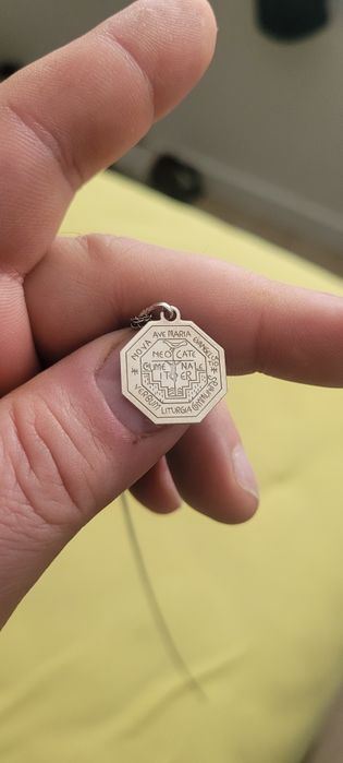 Medalik neokatechumenat z sadzawka chrzecielna