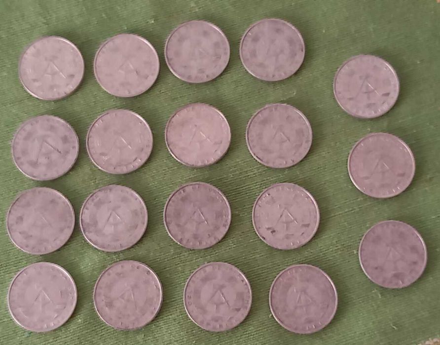 Zestaw 19 monet 10 Pfennigów z NRD