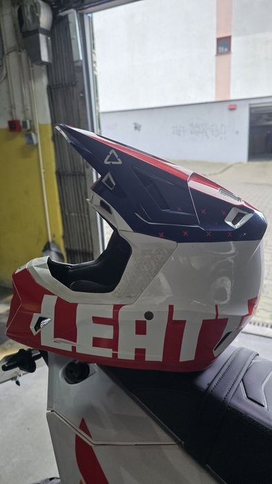 Capacete Leatt 7.5 Royal + Oculos Iriz 4.5 M