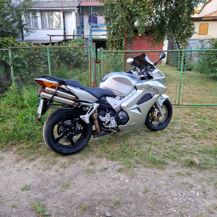 Honda VFR800 v-tec