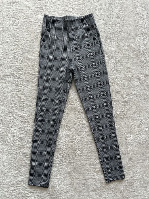 Szare spodnie w kratkę