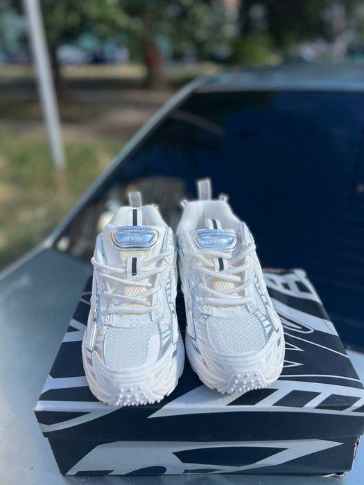 Продам кросівки Off-White "Be Right Back"