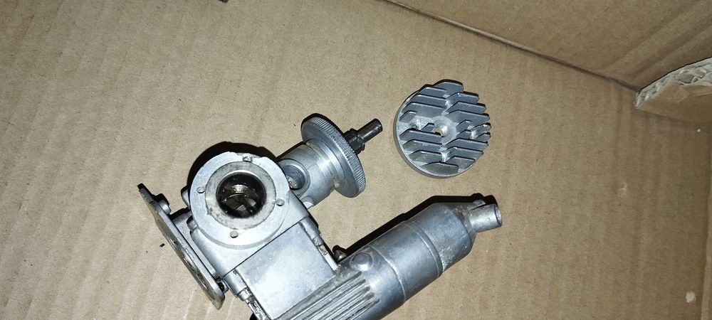 Silniki nitro i części rc dużo tłumik spalinowe