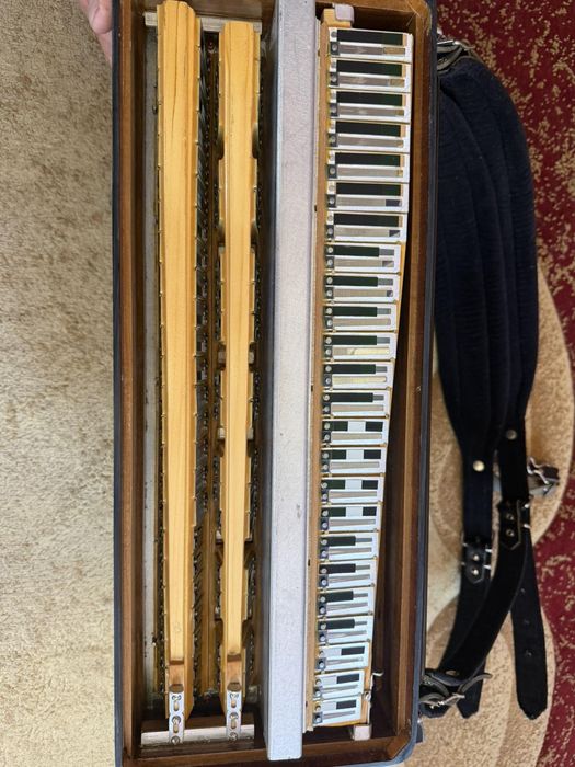 Продається легендарний акордеон Hohner Morino 4n
