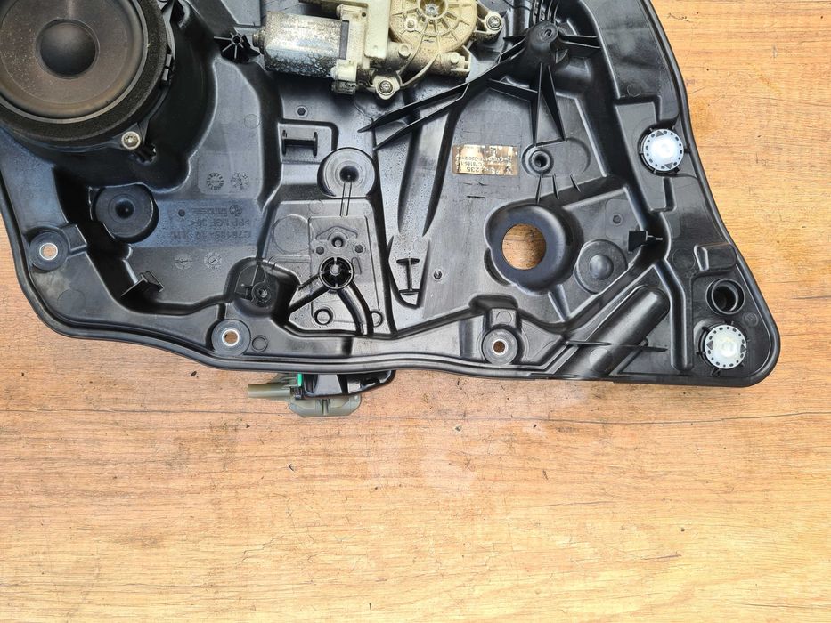 BMW 3 320e 2.0 G21 podnośnik szyby lewy tył