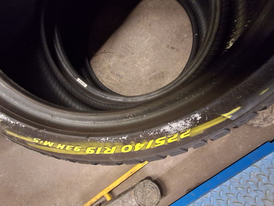 Cena za 2 sztuki wysyłka opony zimowe 225/40r19 93H Pirelli