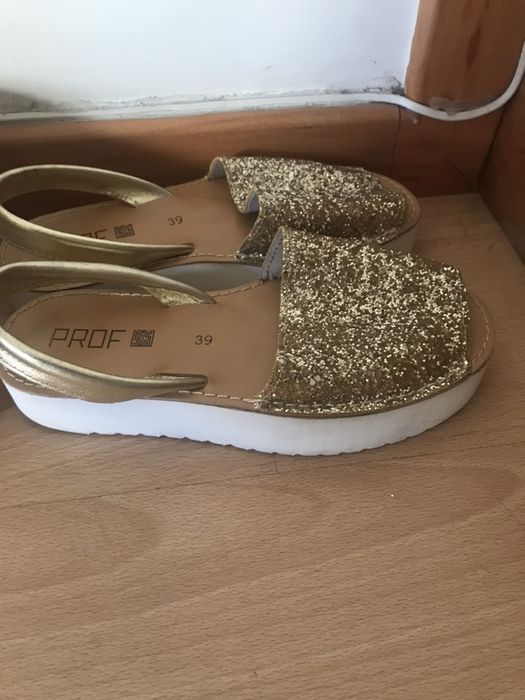Sandálias Prof douradas originais