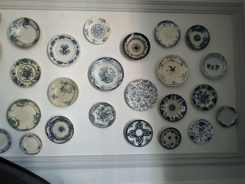 Pratos antigos preços variáveis entre 5 e 15€