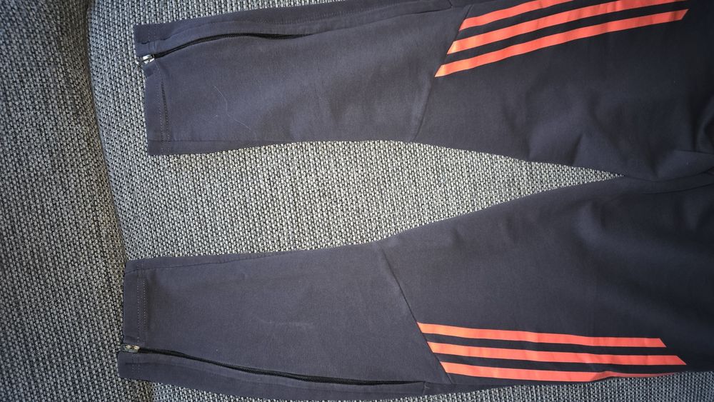 Spodnie z kieszeniami Adidas S