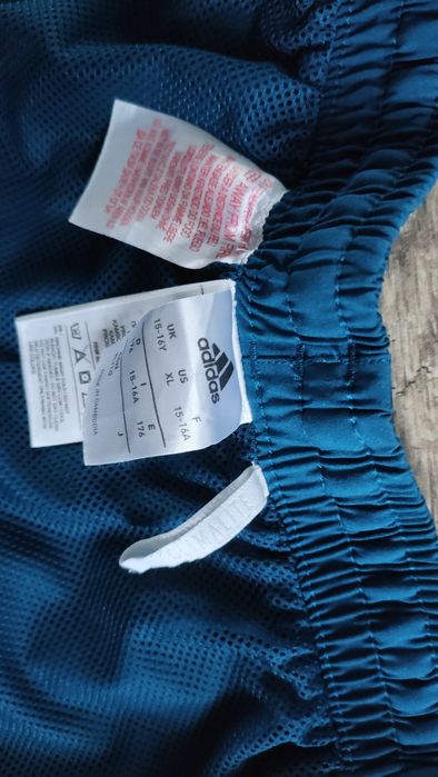 świetne treningowe spodenki Adidas jak nowe 176