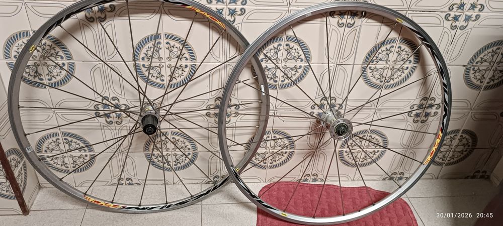 Rodas 700 (28) mavic