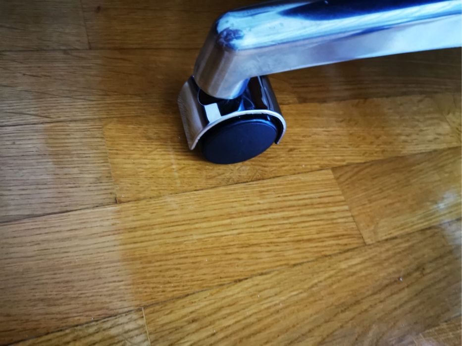 Cadeira escritorio Monza Pele nova custou 280eur