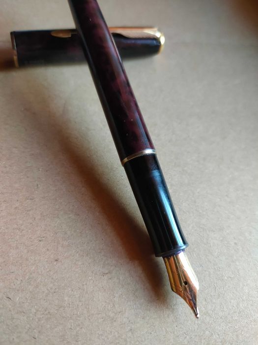 Caneta Parker sonnet laque firedance