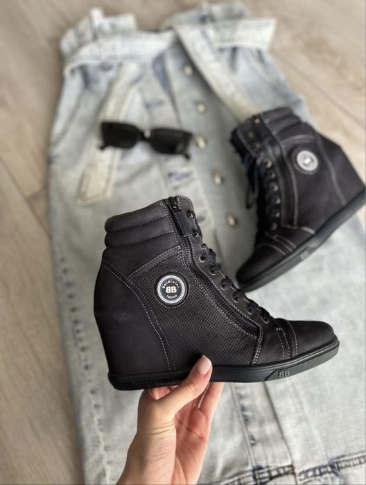 Sneakersy na obcasach marki Baldinini