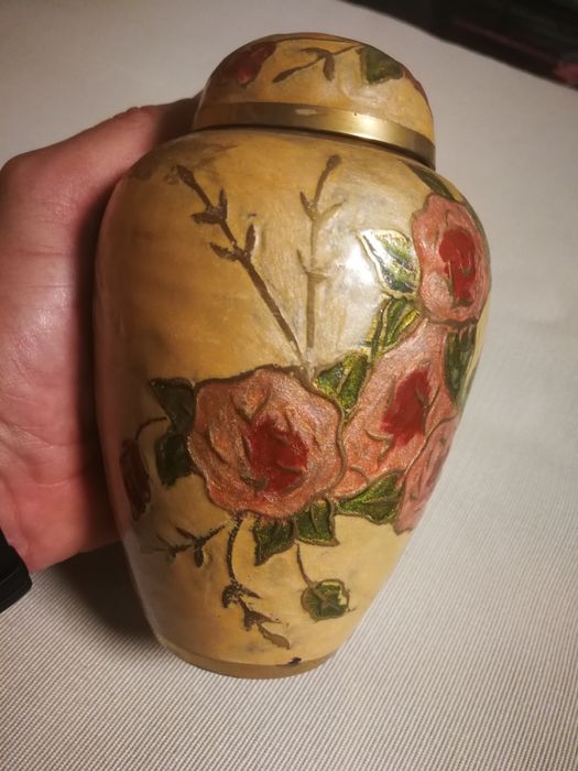 Pote decorativo em porcelana