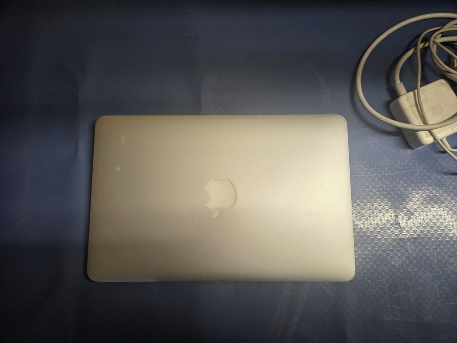 Macbook Air 11 (A1465)
