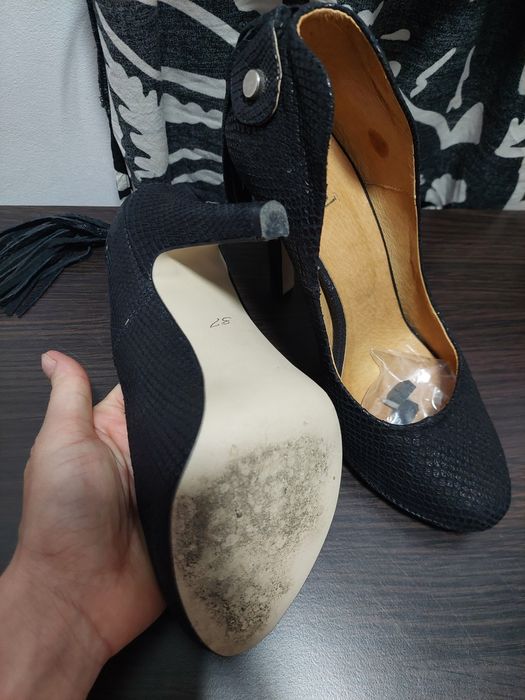 Czarne, skórzane, efektowne szpilki