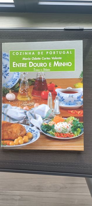 Seis volumes de cozinha de Portugal de Odette Valente