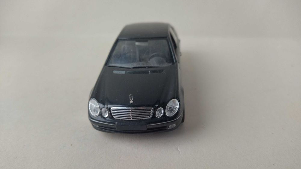 Модель Mercedes-Benz E-Class W211 minichamps,Модель Mercedes-Benz W211