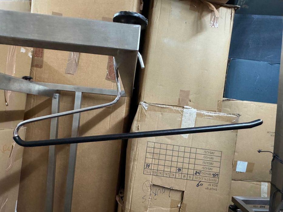 Cabides de madeira, de metal e mistos