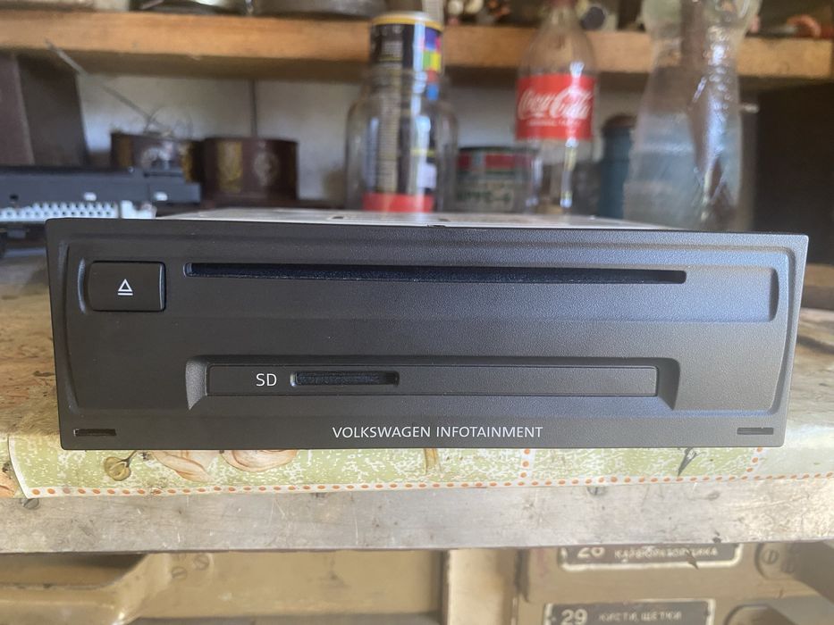 Продам штатну автомагнітолу на гольф 7