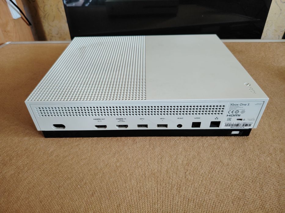 Xbox one S  1TB Pad fifa