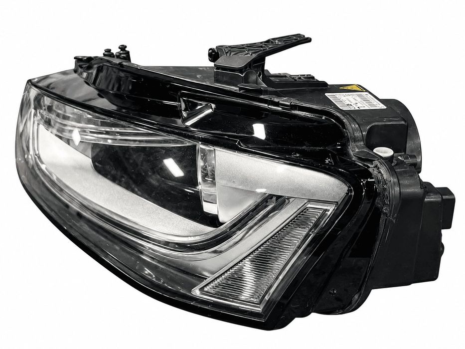 Ótica / Farol Esquerdo AUDI A4 B8 2.0 TDI (105 kW / 143 cv) [11.2007 - 12.2015]