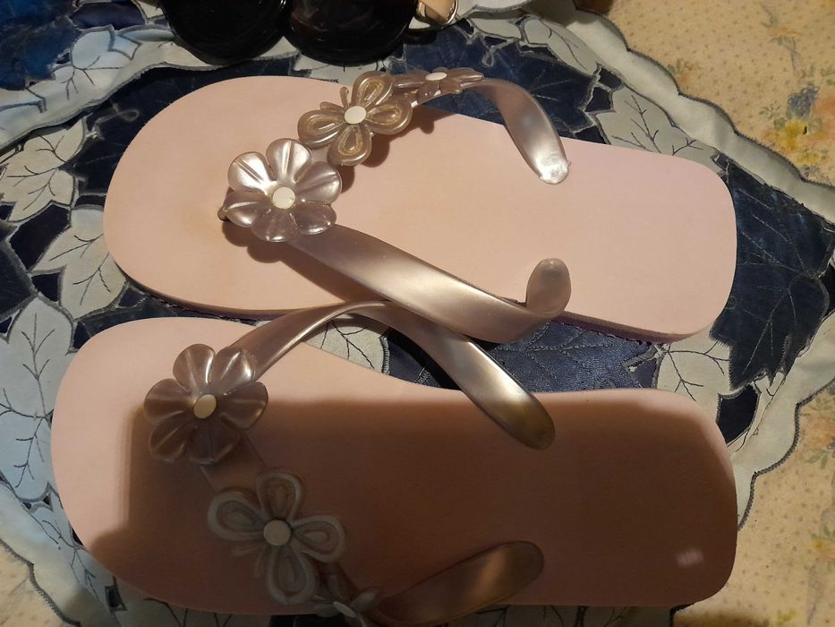 Alpercatas, Sandals, and Shoes Size 36 and 37 – (Lisbon) – €4 to €1064575277821571122