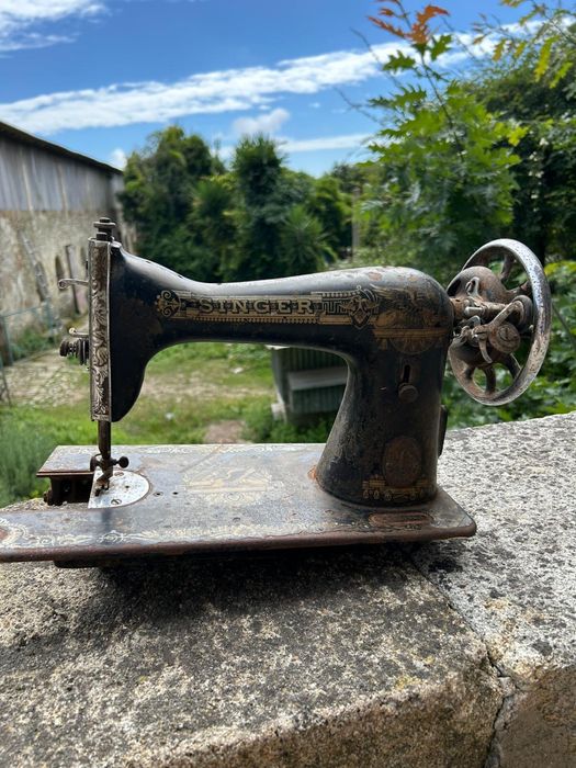 Maquina de costura Singer antiga
