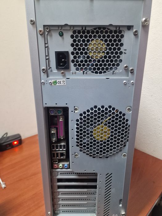 Potwór server HP xw8400 Workstation - bez dysku - osobiscie