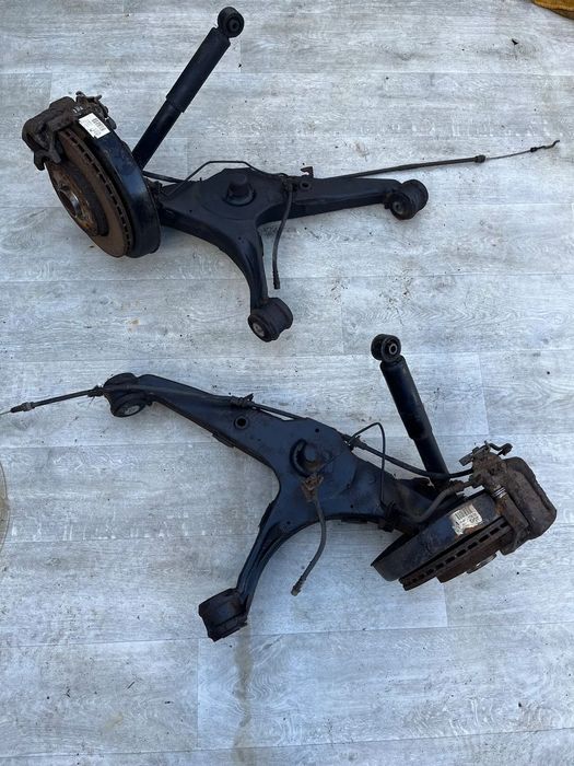 ZWROTNICA LEWY PRAWY TYŁ WAHACZ 2.0 TDI 7E0501413A 7E0501414A VW T5 VOLKSWAGEN TRANSPORTER T5