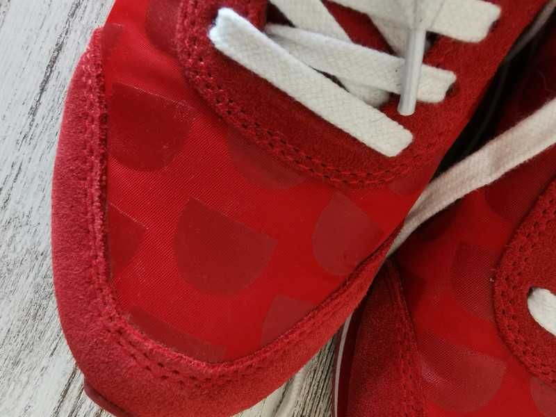 Ténis da marca Desigual, vermelhos, tamanho 37