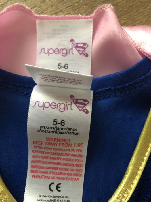 Яскравий карнавальний костюм супергероя для дівчинки 4-5 рочків