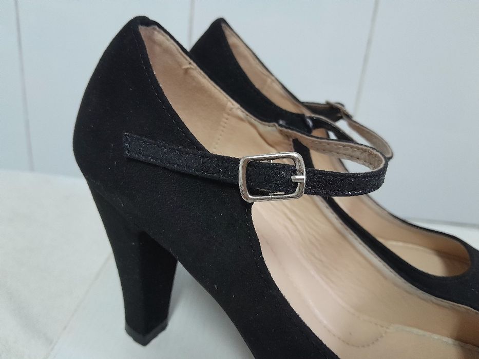 Sapatos de salto alto de marca