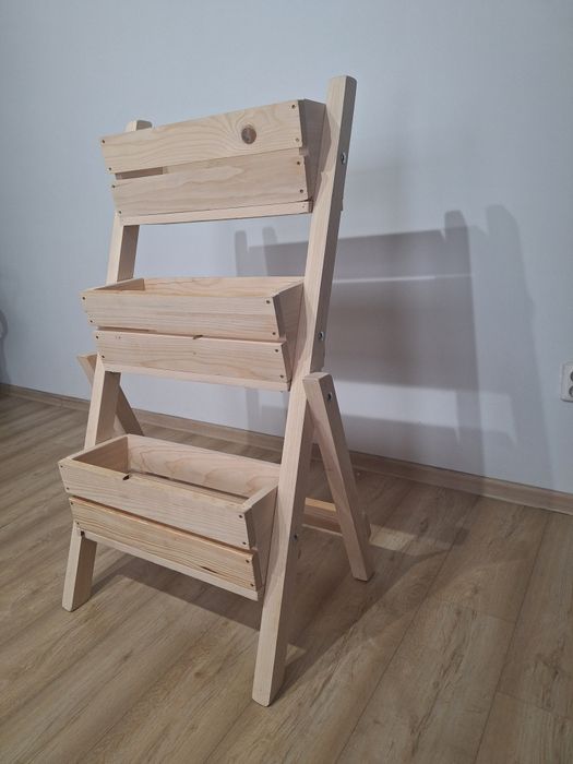 Doniczki ogrodowe stojak