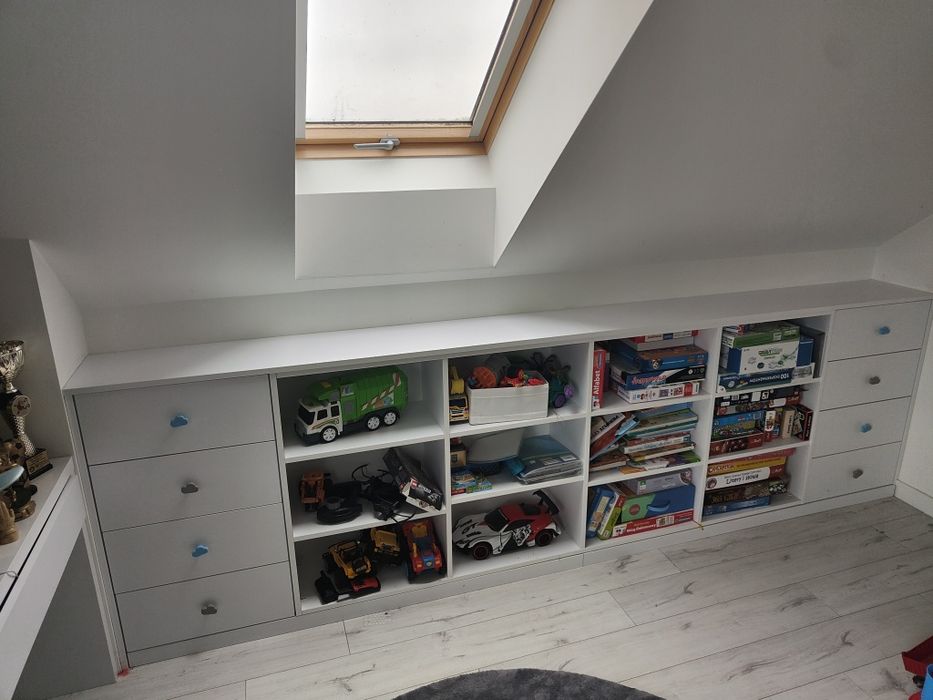 Regał dziecięcy szuflady półki szafka pod okienny