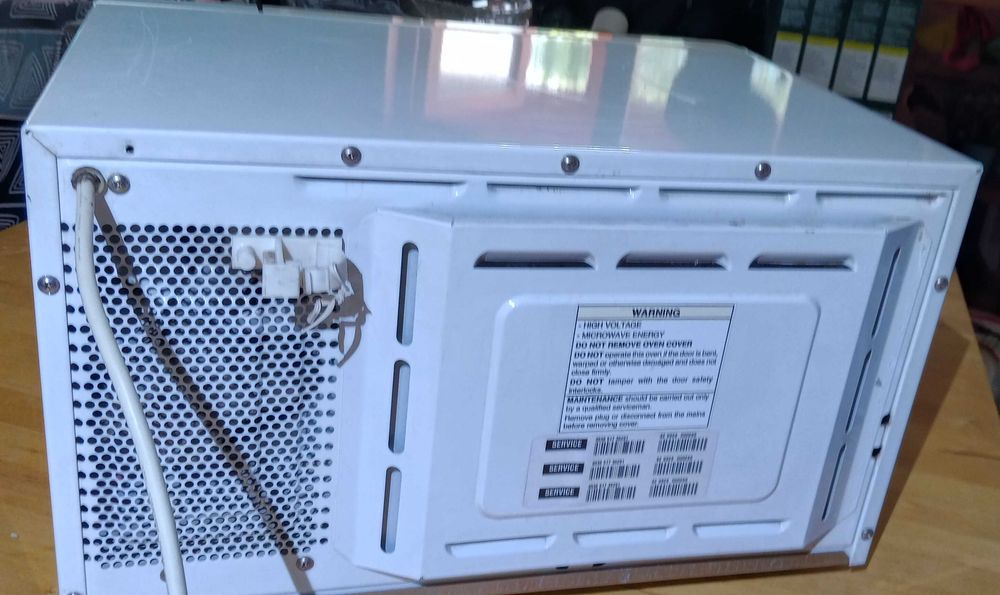 Micro ondas Whirlpool a funcionar