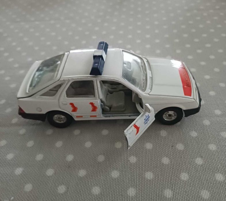 Miniatura Ford Sierra 2.3 - Corgi Toys