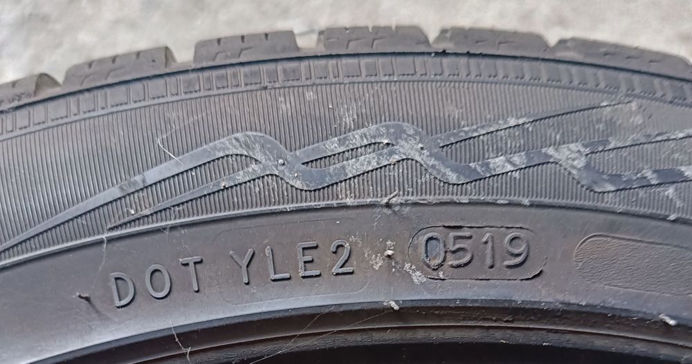 Opony zimowe Nokian 255/40/18 XL 2szt.