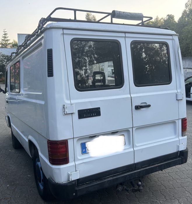 Mercedes 100 d 6 lugares