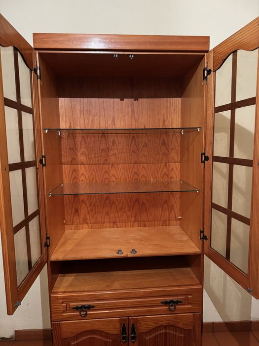 Móvel louçeiro em madeira