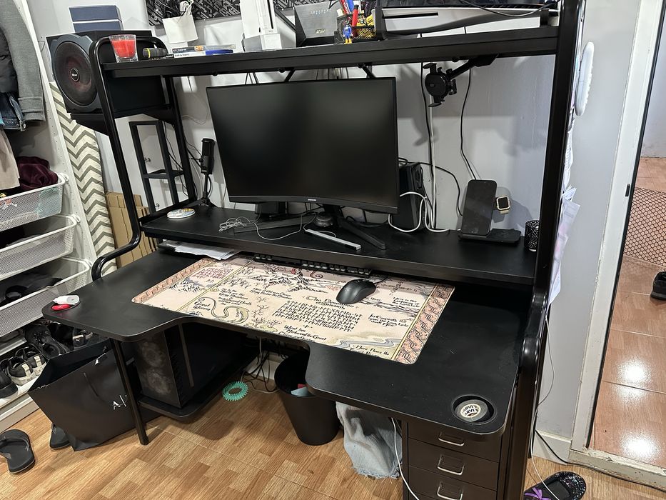 Secretaria gamer do IKEA FREDDE