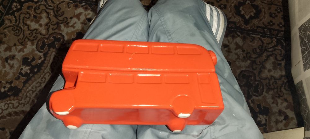 Фарфоровая бутылка в виде лондонского автобуса