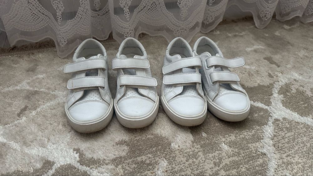 Білі кеди двійня/двійнята