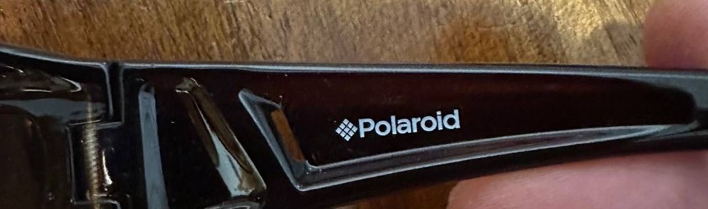 Сонцезахисні окуляри Polaroid